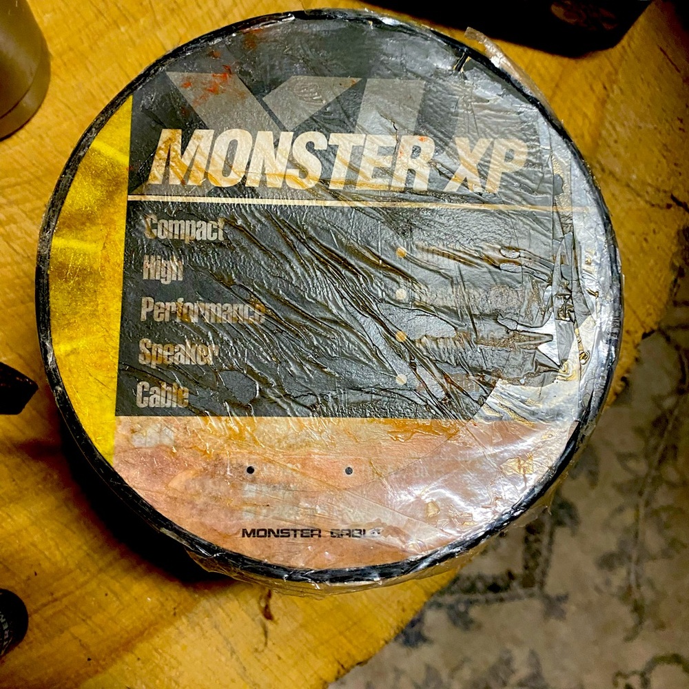 XP Compact High Performance Speaker Cable - Black and Yellow